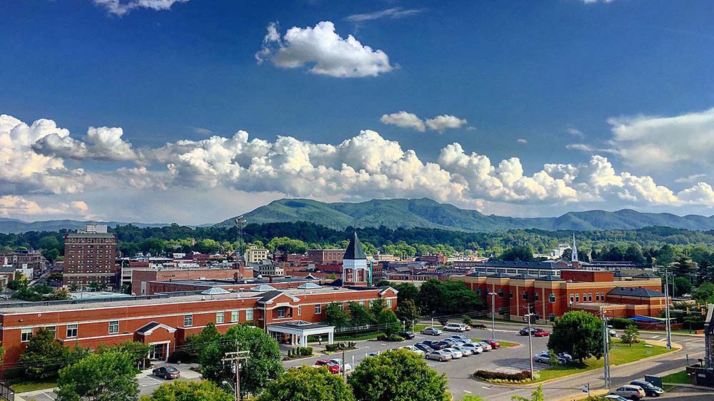 TN Cities With Proper Four Seasons